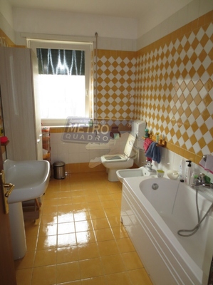 bagno con vasca - UNIFAM. AFFIANCATA THIENE (VI) NORD 